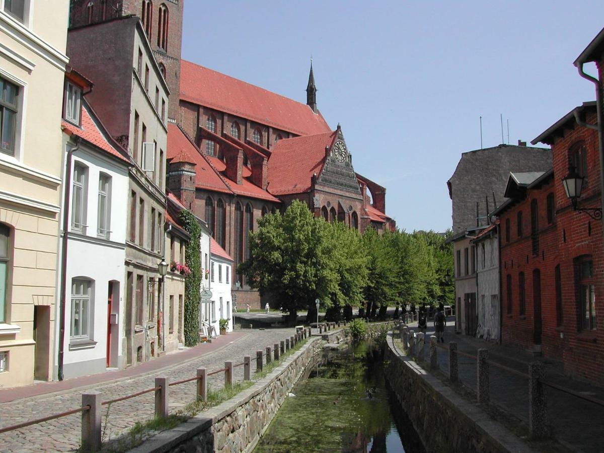 Stadtvilla Bruegemann Mit Terrasse & Parkplatz - Abc136 By AbcWißmar Exterior foto